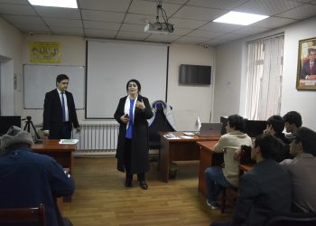 Вохӯрии судманд дар синфхонаи Марказ