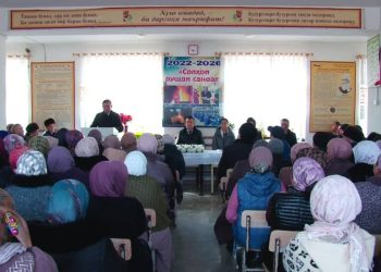 Мулоқоти судманд дар Ҷамоати деҳоти Кулканди шаҳри Исфара