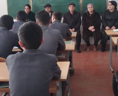 Мулоқот дар Литсеи лаёқатманди ноҳияи Шаҳринав