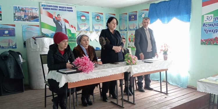 Вохӯрӣ бо сокинони Ҷамоати деҳоти Понғози ноҳияи Ашт