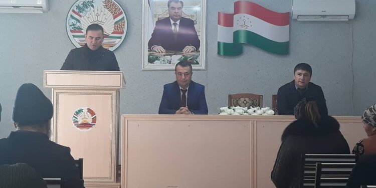 Корҳои иттилоотӣ-маърифатӣ дар шаҳри Исфара