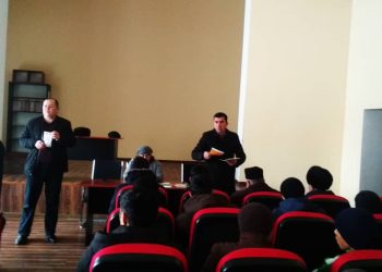 Вохӯрии судманд бо хатмкунандагони Литсеи касбии ноҳияи Шаҳринав