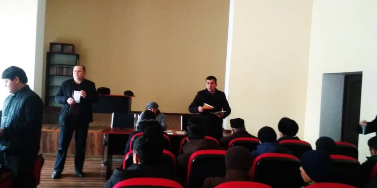 Вохӯрии судманд бо хатмкунандагони Литсеи касбии ноҳияи Шаҳринав