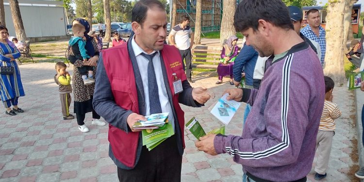 Бурдани корҳои иттилоотӣ-маърифатӣ дар Фурудгоҳи байналмилалии шаҳри Бохтар