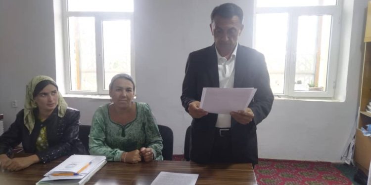 Дар Фархор мулоқоти масъулин бо хонандагони синфҳои болоӣ баргузор шуд