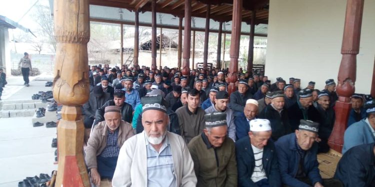 Вохӯрии судманд дар Ҷамоати деҳоти Суҷинаи шаҳри Панҷакент