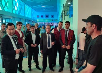 Суҳбати муфид бо шаҳрвандон дар Фурудгоҳи байналмилалии шаҳри Душанбе