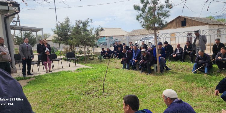 Мулоқоти судманд дар Ҷамоати деҳоти Эсанбойи ноҳияи Рӯдакӣ