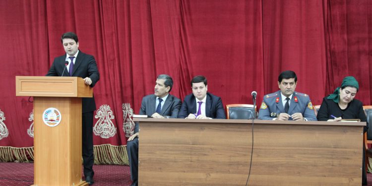 Мулоқоти Роҳбари давлат-роҳнамо барои зиндагии шоиста! Дар ноҳияи Варзоб бо фаъолону намояндагони ҷомеа, ходимони дин ва оилаҳои муҳоҷирони меҳнатӣ вохӯрӣ доир гардид