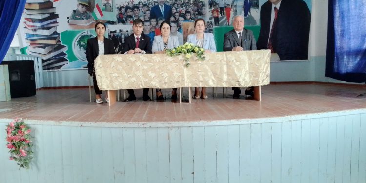 Дар ноҳияи Варзоб роҷеъ ба мулоқоти Роҳбари давлат бо фаъолону намояндагони ҷомеа, ходимони дин ва бахшида ба эълон гардидани соли 2024 ҳамчун «Соли маърифати ҳуқуқӣ» вохӯрӣ доир гардид