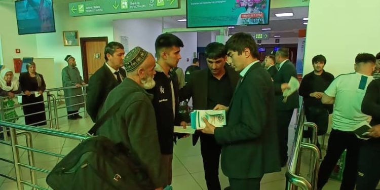 Суҳбату вохӯриҳо дар Фурудгоҳи байналмилалии Душанбе идома дорад