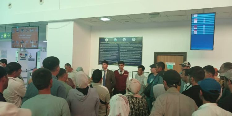 Корҳои фаҳмондадиҳӣ дар фурудгоҳҳо ва истгоҳи роҳи оҳан идома дорад