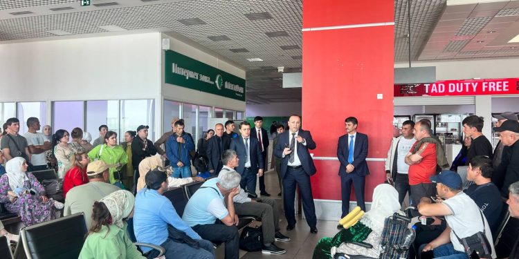 Вохӯрии судманд дар Фурудгоҳи байналмилалии Душанбе