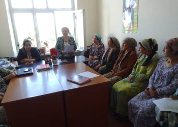 Корҳои фаҳмондадиҳӣ дар маркази шаҳри Исфара