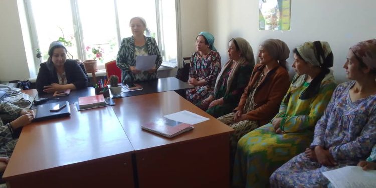 Корҳои фаҳмондадиҳӣ дар маркази шаҳри Исфара