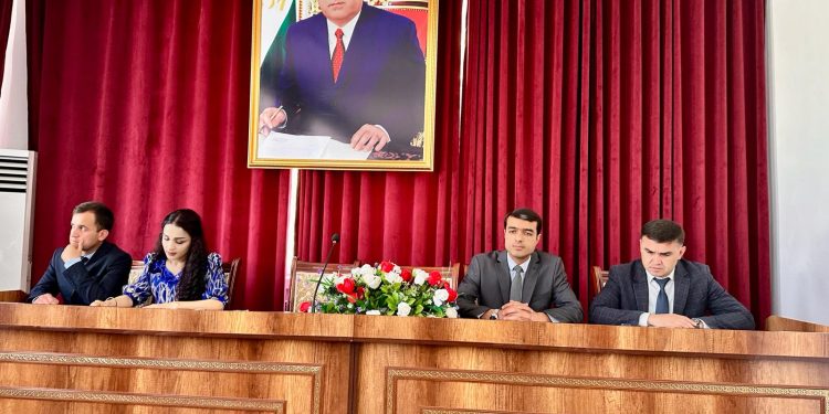 Вобаста ба тарбияи ватандӯстии шаҳрвандон ҳамоиш доир шуд