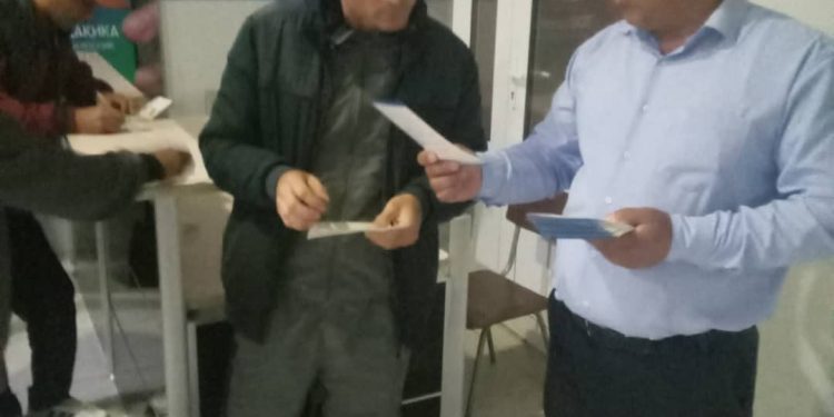 Вохӯриву суҳбатҳо бо муҳоҷирони меҳнатӣ дар Фурудгоҳи байналмилалии шаҳри Кӯлоб идома дорад