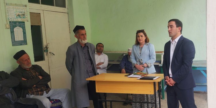 Дар Ҷамоати деҳоти Зайнабободи ноҳияи Рӯдакӣ вобаста ба хатари хурофот ва ифротгароӣ ҳамоиш доир шуд