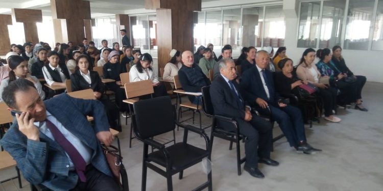 Чорабинии судманд бо донишҷӯёни Коллеҷи технологии иноватсионӣ шаҳри Панҷакент