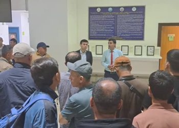 Корҳои иттилоотӣ – маърифатӣ дар фурудгоҳҳо ва истгоҳи роҳи оҳан идома дорад