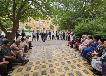 Вохӯрии судманд бо сокинони шаҳри Бустон