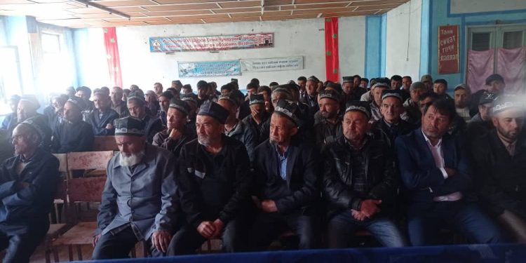 Вохӯрии навбатӣ бо сокинони Ҷамоати деҳоти Ваҳдати ноҳияи Деваштич