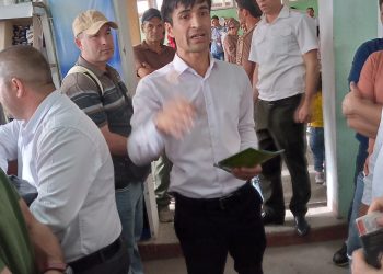 Вохӯрии навбатӣ бо шаҳрвандони ҷумҳурӣ – муҳоҷирони меҳнатӣ дар Фурудгоҳи байналмилалии шахри Бохтар