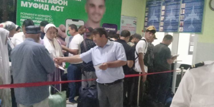 Корҳои иттилоотӣ – маърифатӣ дар фурудгоҳҳо ва истгоҳи роҳи оҳан