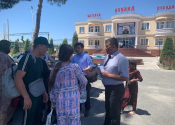 Ба шаҳрвандон дастурҳои муфид медиҳанд