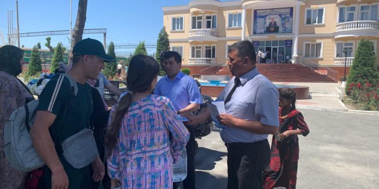 Ба шаҳрвандон дастурҳои муфид медиҳанд