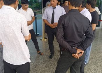 Корҳои фаҳмондадиҳӣ дар байни шаҳрвандони ҷумҳурӣ – муҳоҷирони меҳнатӣ дар “Фурудгоҳи байналмилалии шаҳри Хуҷанд” идома дорад