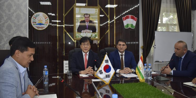 Имзои Ёддошти тафоҳум байни Хадамоти муҳоҷират ва Донишгоҳи давлатии Канвон, Ҷумҳурии Корея