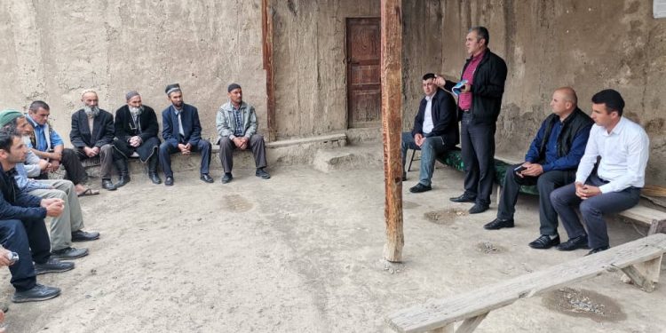 Корҳои фаҳмондадиҳи бо сокинони деҳаи Рогиф