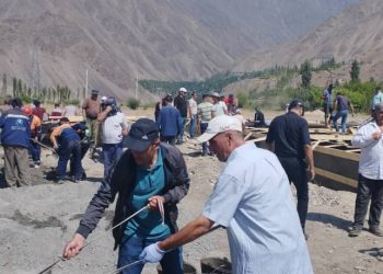 Ҳашари дастаҷамона ба зарардидагон аз офати табии дар ноҳияи Айнӣ