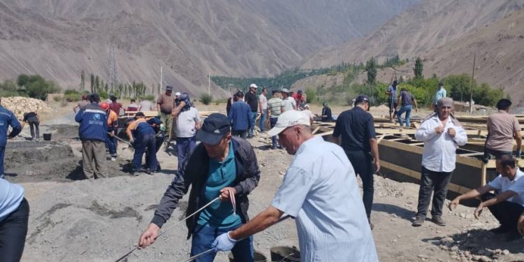Ҳашари дастаҷамона ба зарардидагон аз офати табии дар ноҳияи Айнӣ