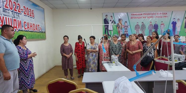 Вохӯрии судманд бо кормандони коргоҳи дӯзандагии «30 солагии Истиқлол» дар Ҷамоати шаҳраки Шайдон