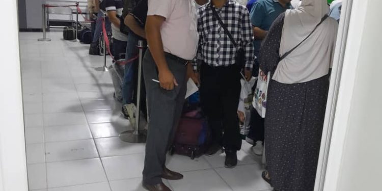 Вохӯриву суҳбатҳо бо шаҳрвандон- муҳоҷирони меҳнатӣ дар фурудгоҳҳои шаҳри Душанбе, Хуҷанд, Бохатр ва Кӯлоб