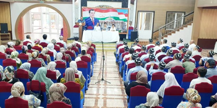 Вохӯрии навбатӣ дар шаҳри Исфара