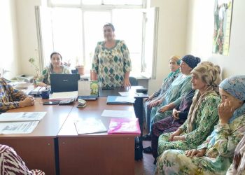 Корҳои иттилоотӣ ва фаҳмондадиҳӣ дар маркази шаҳри Исфара