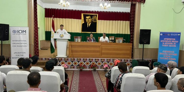 Вохӯриҳои судманд бо муҳоҷирони меҳнатӣ дар ноҳияҳои минтақаи Рашт