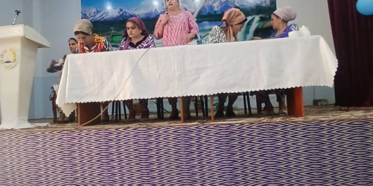 Вохӯриву суҳбатҳо бо хонандагону омӯзгорон, падару модарон ва муҳоҷирони меҳнатӣ дар ноҳияи Файзобод