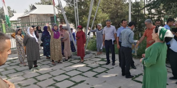 Вохӯрӣ бо ҷавонон ва муҳоҷирони меҳнатии ноҳияи Фархор