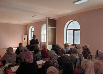 Корҳои иттилоотӣ ва фаҳмондадиҳӣ дар маркази шаҳри Исфара