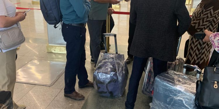 Корҳои иттилоотӣ – маърифатӣ дар фурудгоҳ ва истгоҳи роҳи оҳани Хуҷанд