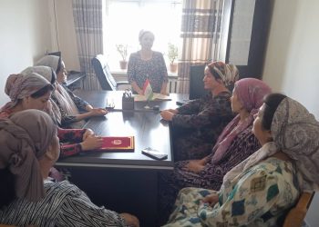 Вохӯрии судманд бо муҳоҷирони дохилии шаҳри Исфара