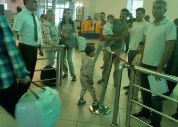 Баргузории вохӯриву мулоқотҳо бо шаҳрвандон ва муҳоҷирони меҳнатӣ дар Фурудгоҳи байналмилалии шаҳри Душанбе