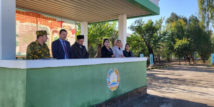 Мулоқот бо сарбозону афсарон дар ноҳияи Ашт