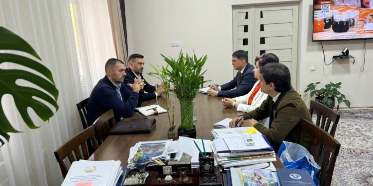 Вохӯрӣ бо роҳбари ширкати сохтмонии “INVESTEAM Construction