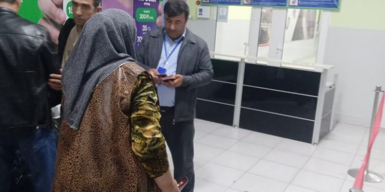 Вохӯрӣ бо муҳоҷирони меҳнатӣ дар “Фурудгоҳи байналмилалии Кулоб”