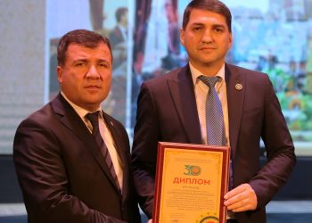 Ҳамоиши тантанавии ҳизбиёни пойтахт дар Театри давлатии академии опера ва балети ба номи Садриддин Айнӣ